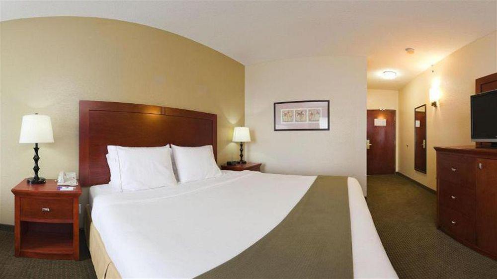 Holiday Inn Express Hotel & Suites Bedford By Ihg Bagian luar foto