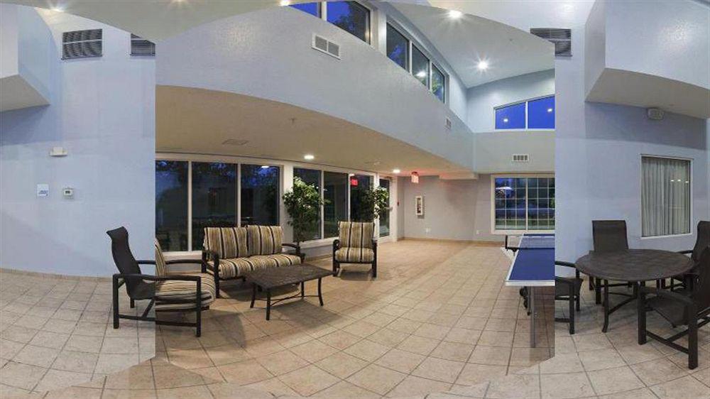 Holiday Inn Express Hotel & Suites Bedford By Ihg Bagian luar foto