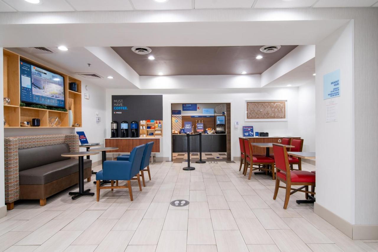 Holiday Inn Express Hotel & Suites Bedford By Ihg Bagian luar foto