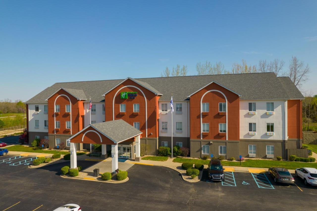 Holiday Inn Express Hotel & Suites Bedford By Ihg Bagian luar foto