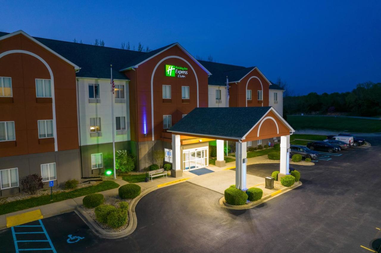 Holiday Inn Express Hotel & Suites Bedford By Ihg Bagian luar foto