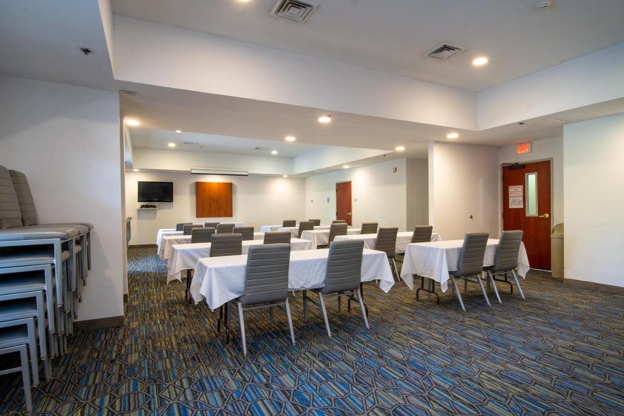 Holiday Inn Express Hotel & Suites Bedford By Ihg Bagian luar foto