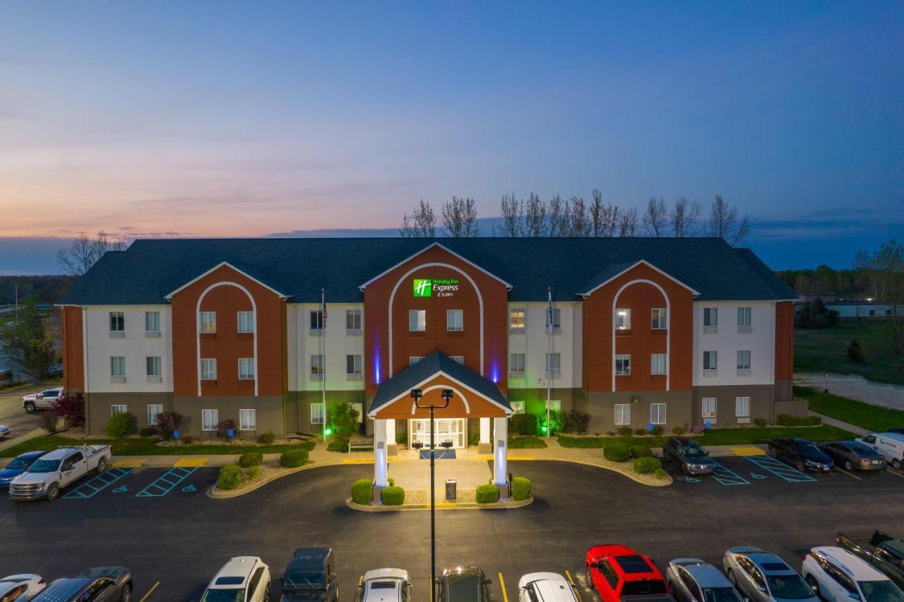 Holiday Inn Express Hotel & Suites Bedford By Ihg Bagian luar foto