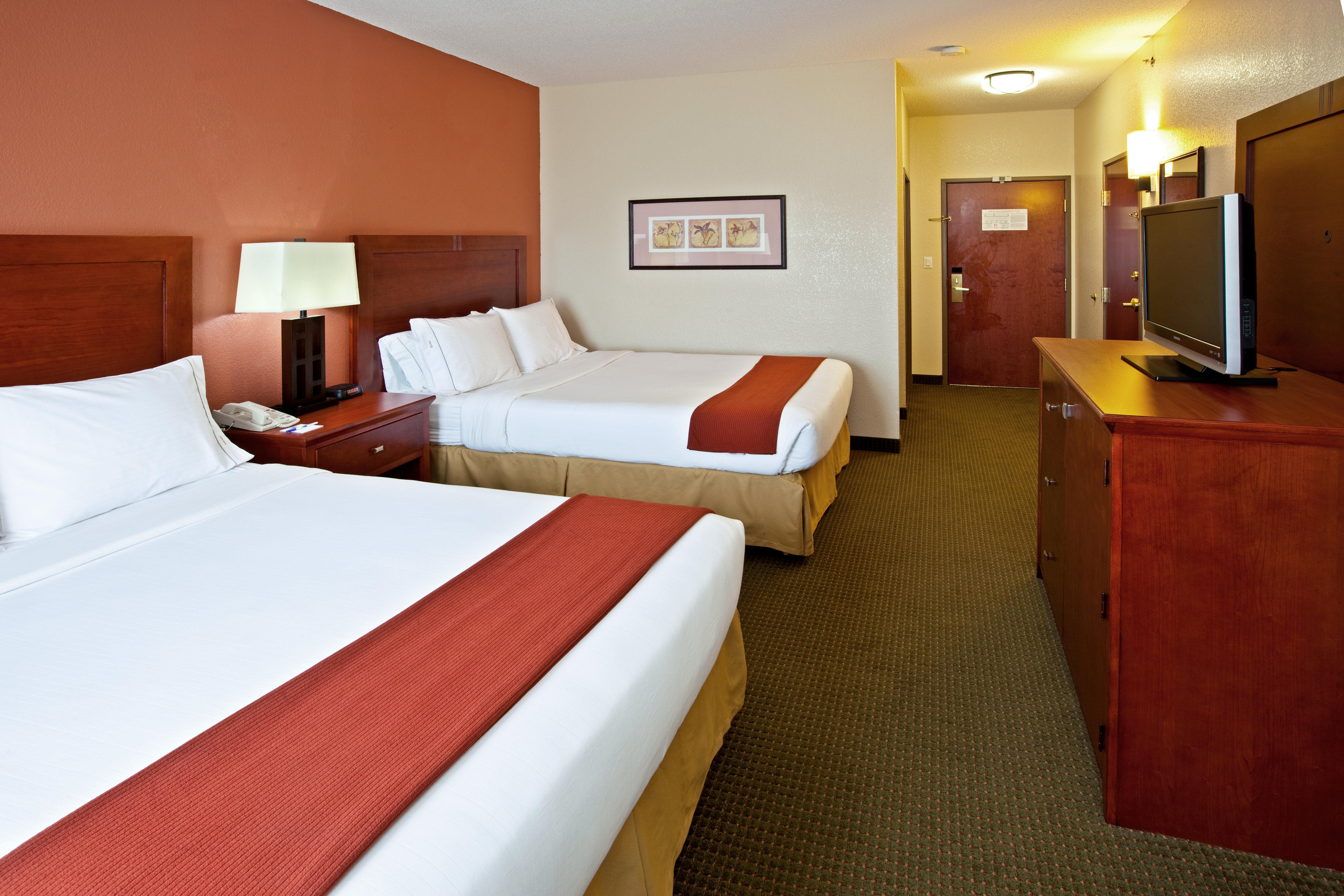 Holiday Inn Express Hotel & Suites Bedford By Ihg Bagian luar foto