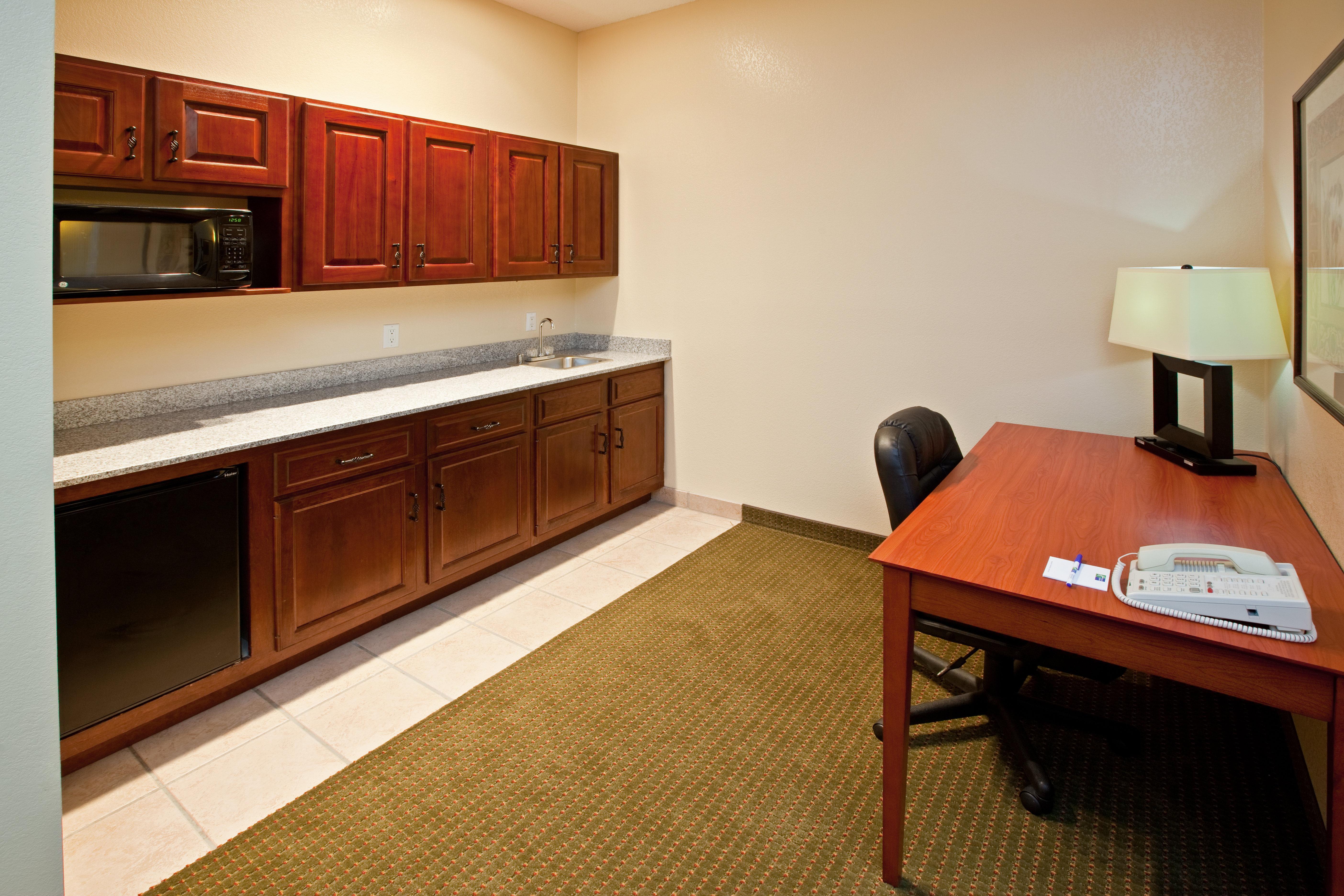Holiday Inn Express Hotel & Suites Bedford By Ihg Bagian luar foto
