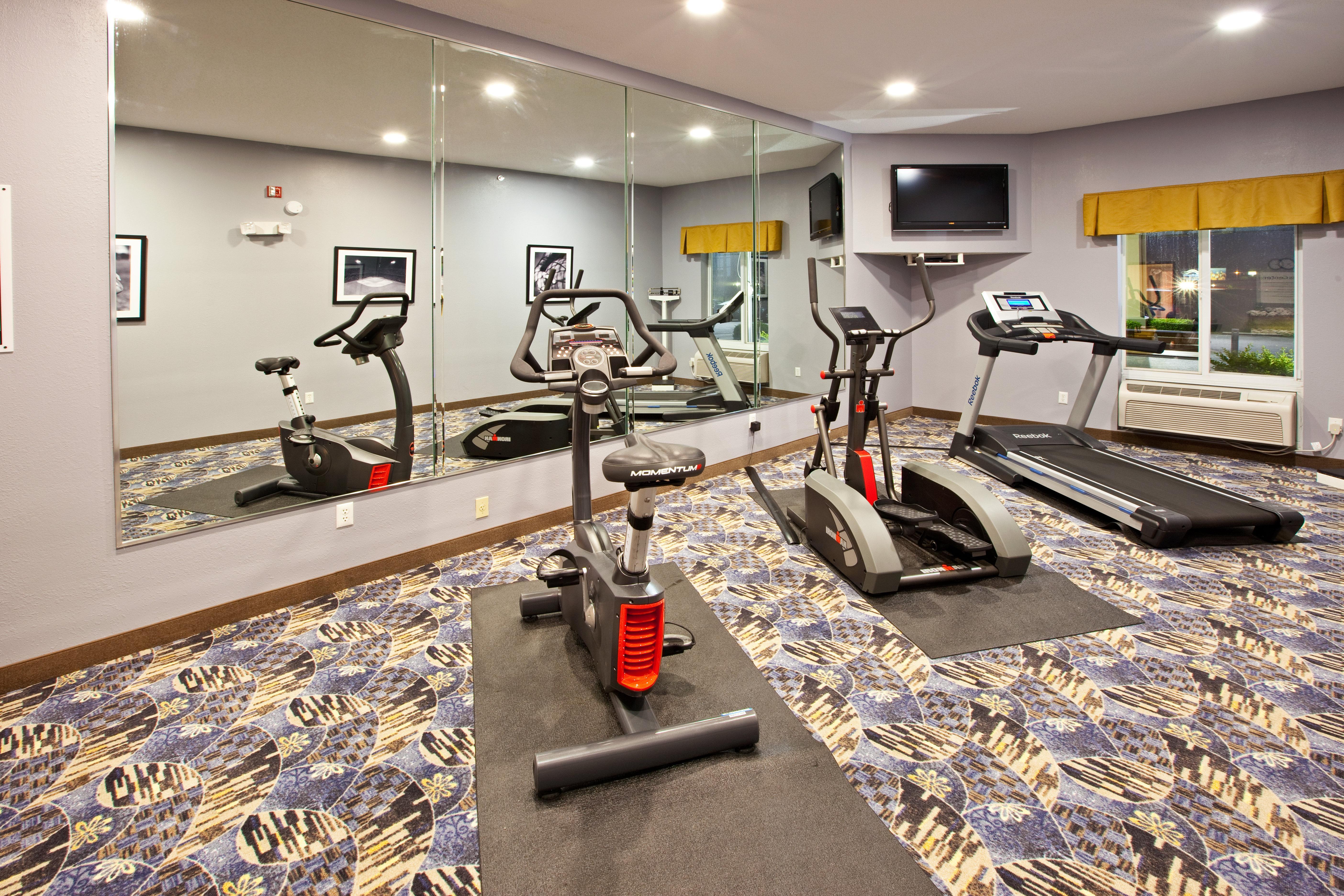 Holiday Inn Express Hotel & Suites Bedford By Ihg Bagian luar foto
