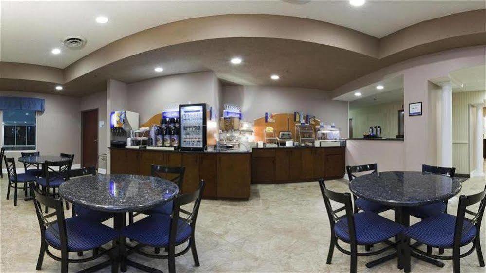 Holiday Inn Express Hotel & Suites Bedford By Ihg Bagian luar foto